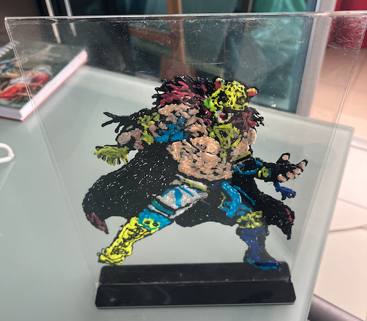 Peça de arte 3D em acrílico com base preta