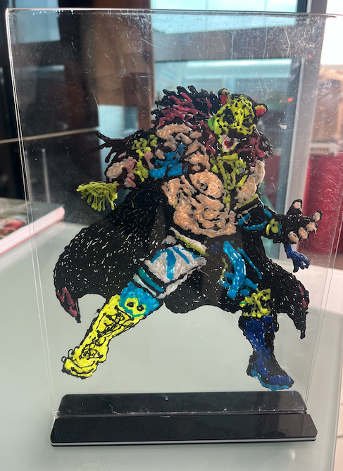 Peça de arte 3D em acrílico com base preta